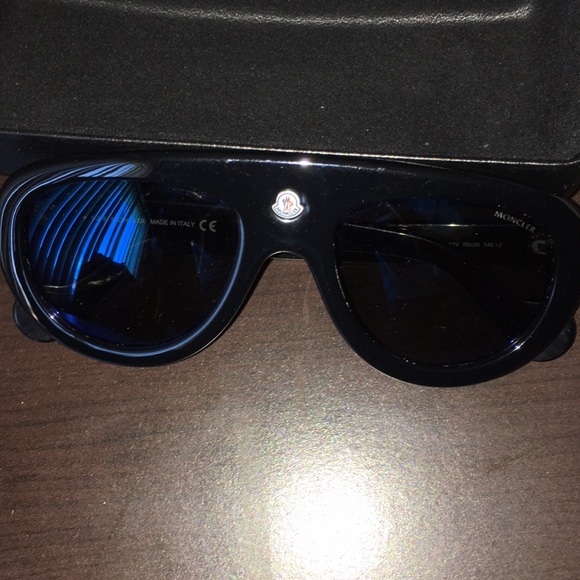 Moncler sunglasses - Picture 1 of 2